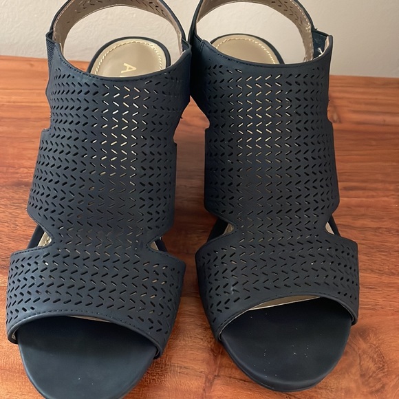 NEW Anne Klein cage wedges sandals shooties slingback - Picture 5 of 10
